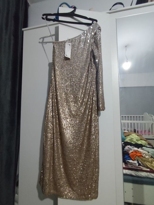 Красивая,новая платья,