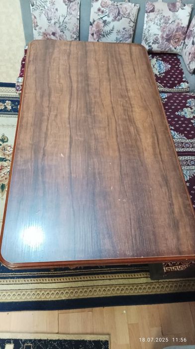 Uglavoy divan Sotiladi srochniy