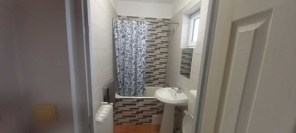 Inchiriez apartament decomandat 2 camere Deva