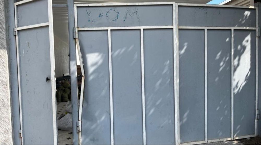 Продаю двустворчатые ворота железные