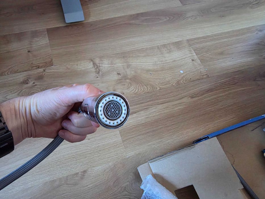 Кухненски смесител Grohe с изтеглящ се душ и ламинарна струя