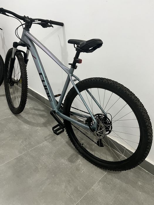 Bicicleta CUBE roti 29x2.25