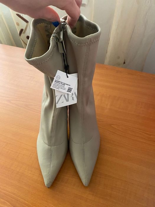 Botine Zara noi cu eticheta.
