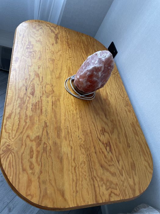 Стол обеденный из дерева