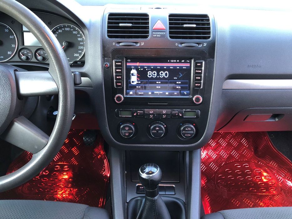 Volkswagen golf 5. 1.6  2007. 6+1  viteze