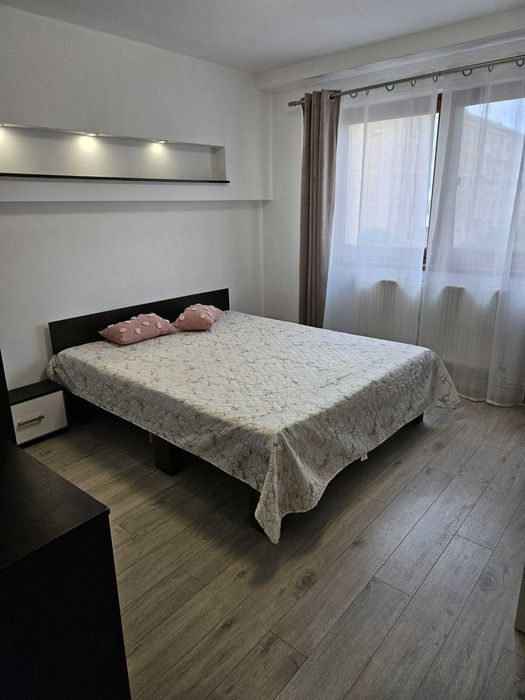 Apartament 3 camere decomandat V. Aaron