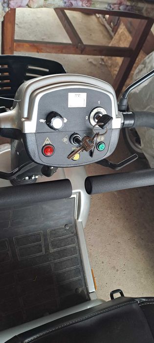 акумулаторна инвалидна колички