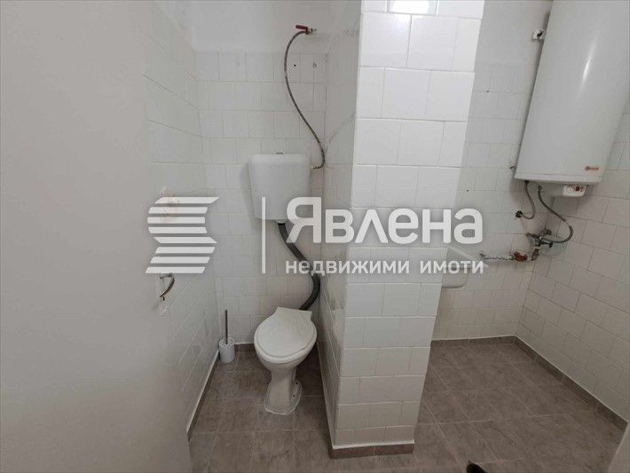 Дава се под наем Едностаен апартамент в Ямбол, Васил Левски - 24 кв.м за 128 € - Снимка #4