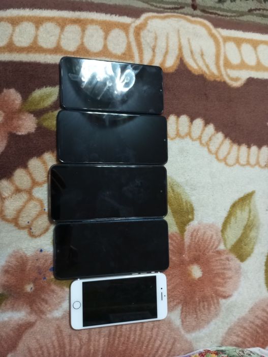 Продам 5 телефонов