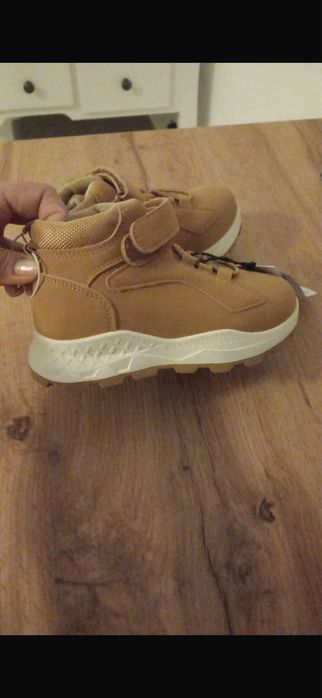 Vind doua perechi ghete copii