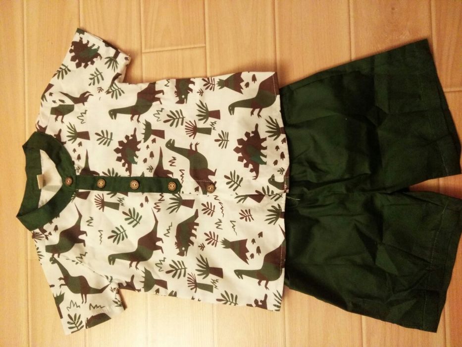 Комплект с динозаври