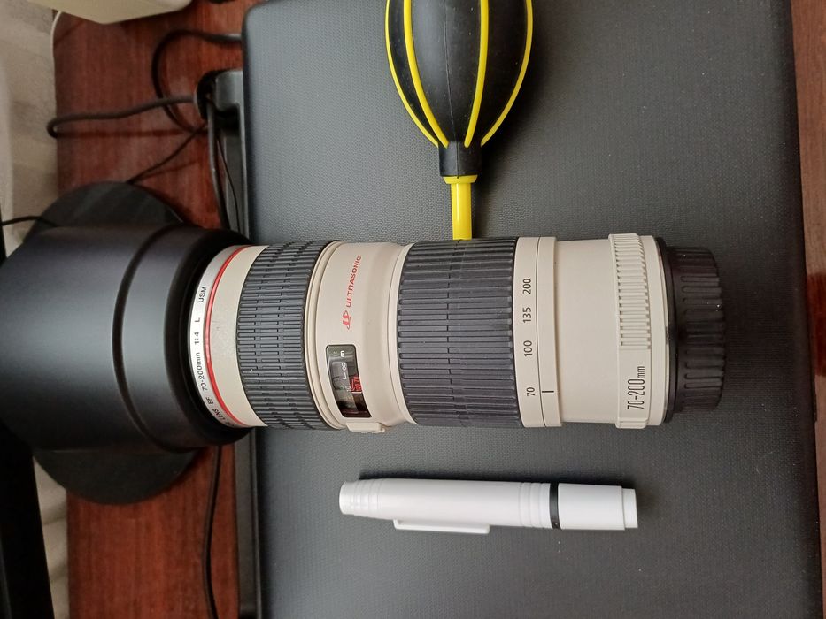 Canon 5D mark2 с двумя объективами.