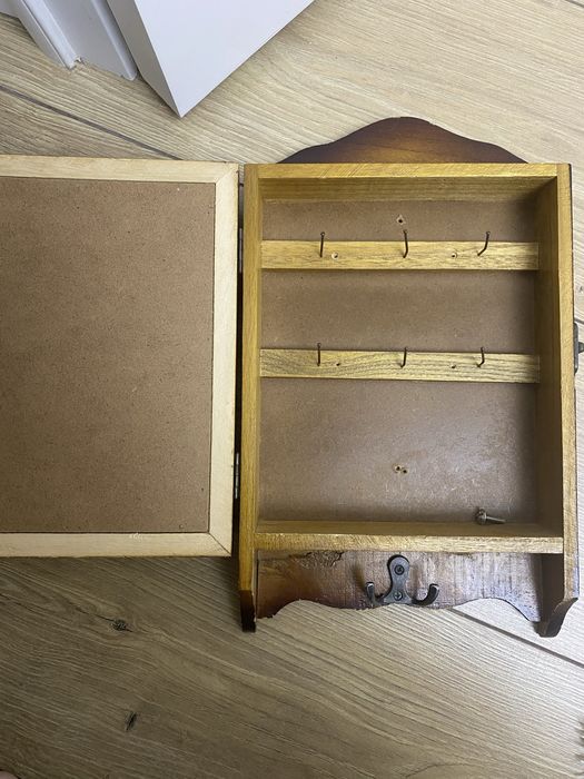 Продам настенную ключницу