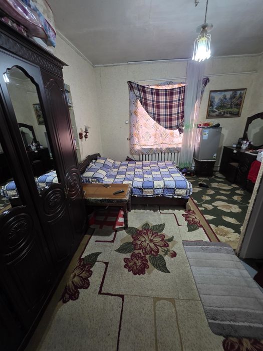 Қуйи Хужа соат Икром шашлик кўчасида Ховли зўдлик билан Сотилади