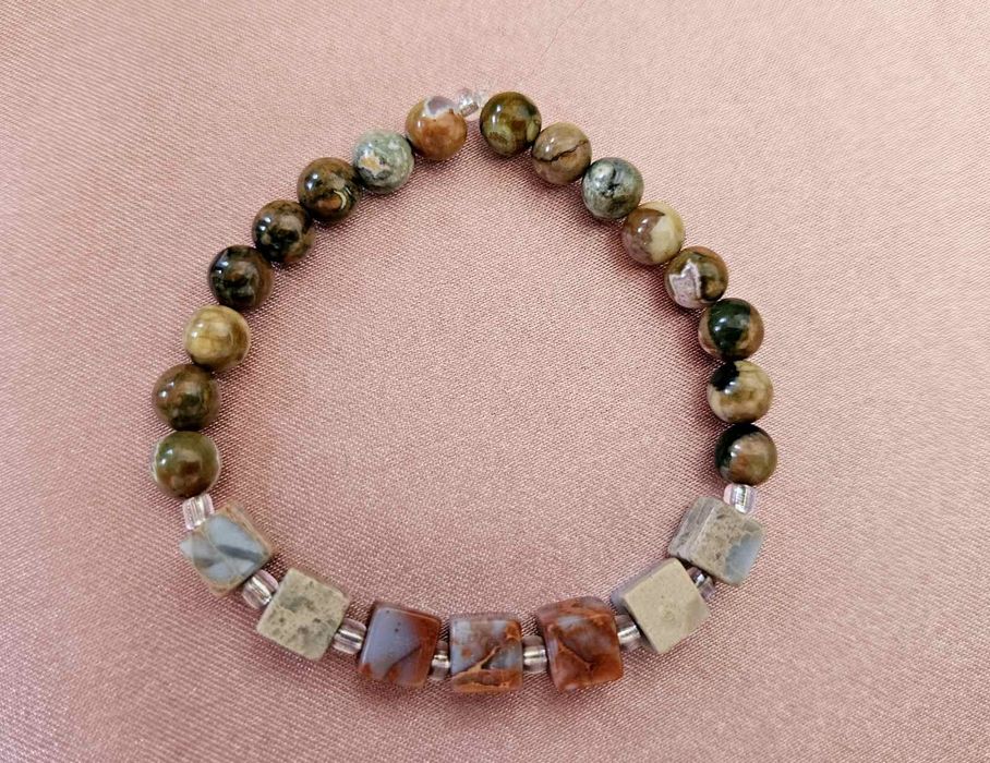 Гривна ръчна изработка / Яспис + риолит