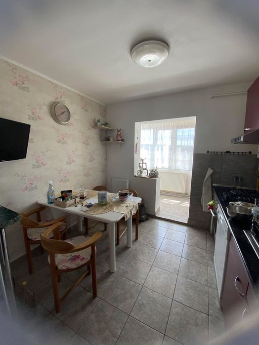 Vand apartament cu 2 camere