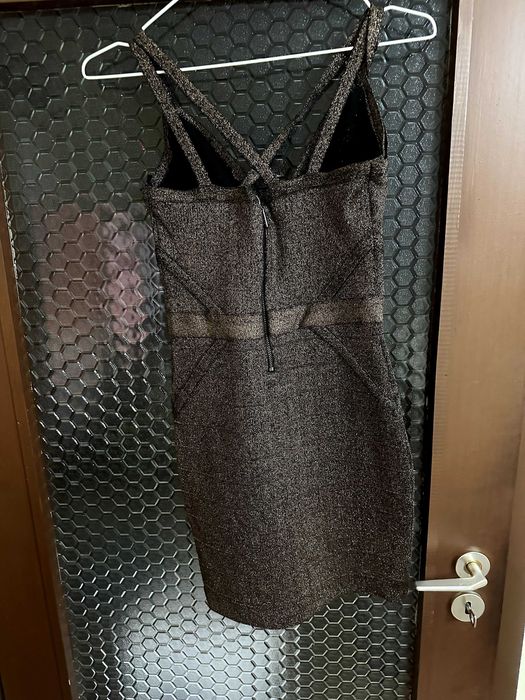 Продавам рокля на марката Guess