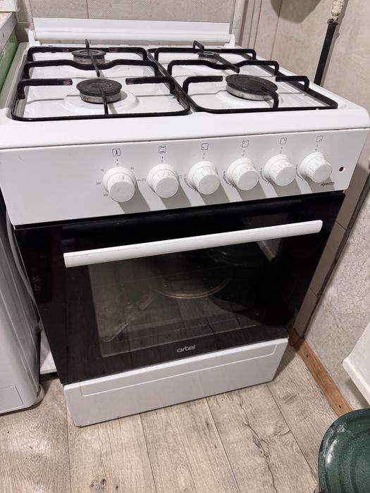 Срочно продам ГАЗОВУЮ ПЛИТУ! Работает как новая.