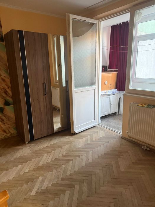 Inchiriez apartament