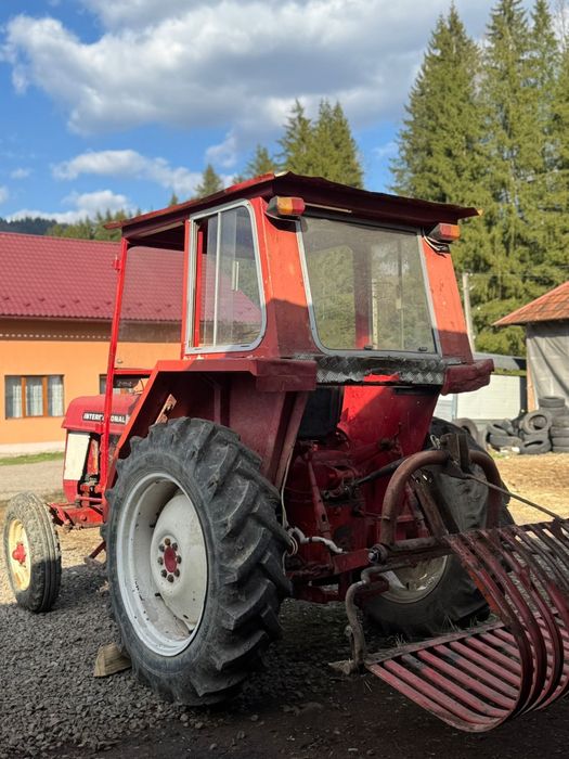 Tractor International 374