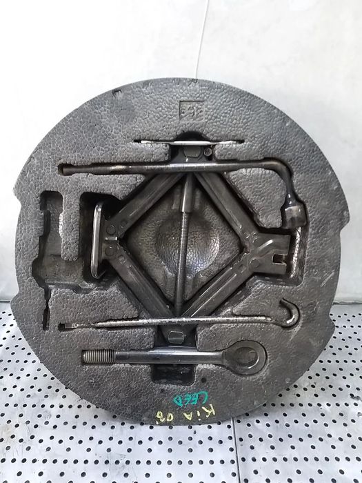 Kit roata de rezerva kia ceed 1 ed 2008Kit roata de rezerva kia ceed 1 ed 2008 091491h000