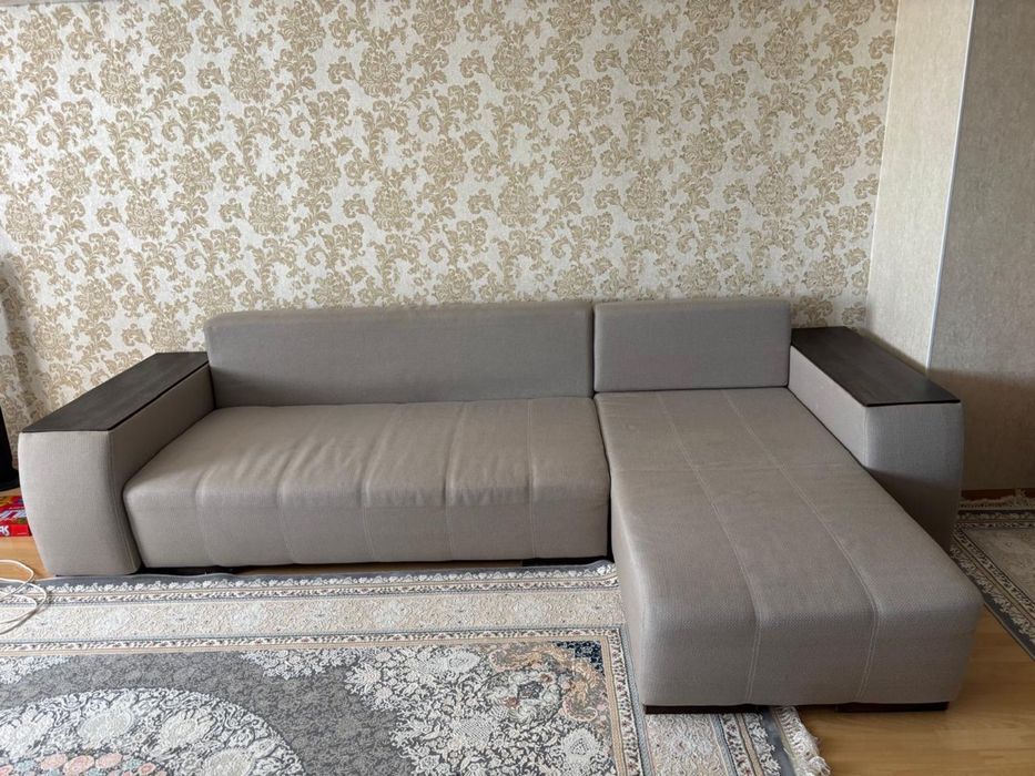 Продам диван угловой гостинный