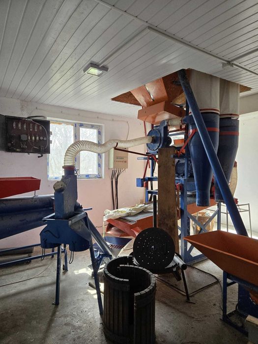 Clădire 190 m2 cu teren compact de 1000 m2 în Buhoci, toate utilitățile, pentru locuință sau activități comerciale