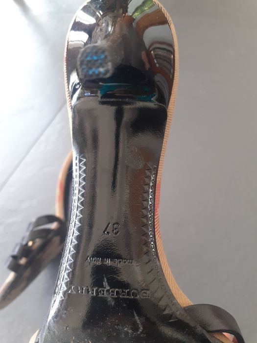 Продам мюли оригинал 100% burberry  37 размер