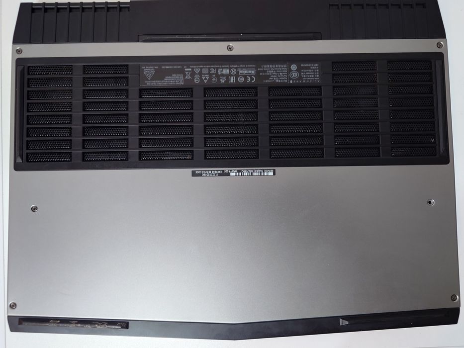 Alienware 15 R3 - 32GB RAM , i7 , GTX 1080 Max Q , 1.7 TB