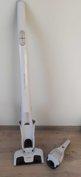 Вертикална безкабелна прахосмукачка 2 в 1, като нова, в гаранция