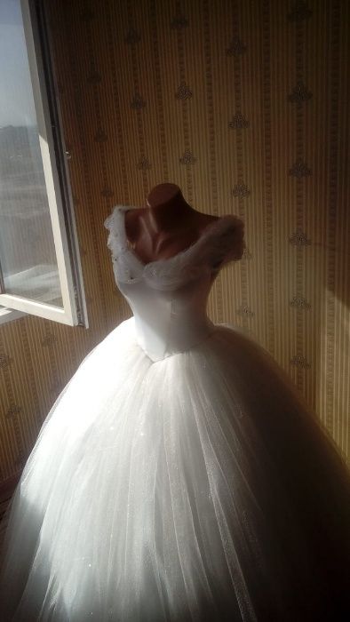 Свадебное платье и аксессуары