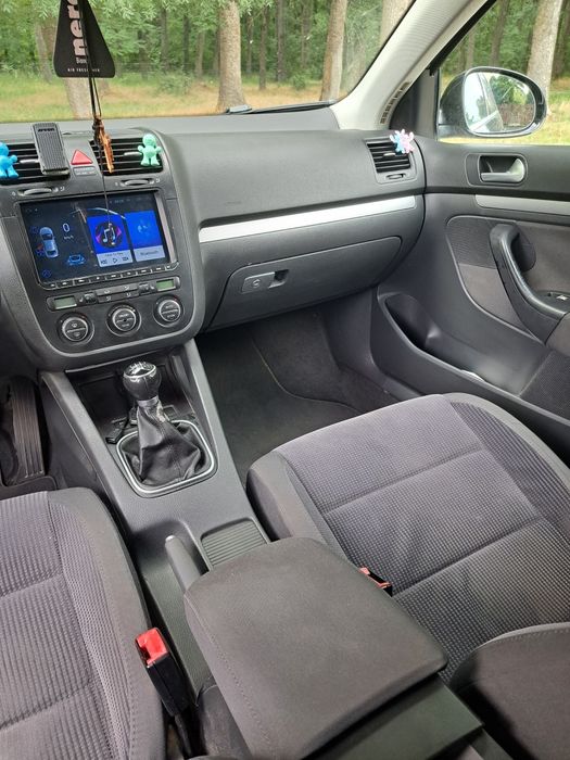 Vând Volkswagen Jetta