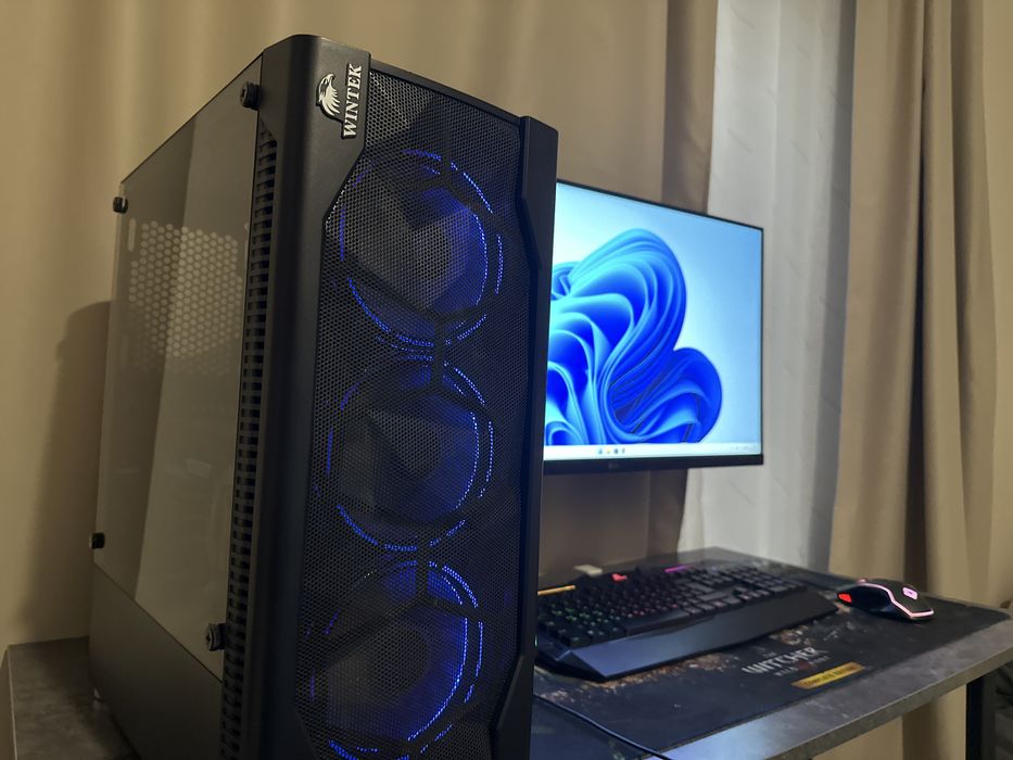 Компьютер, монитор и кресло . Полный сетап