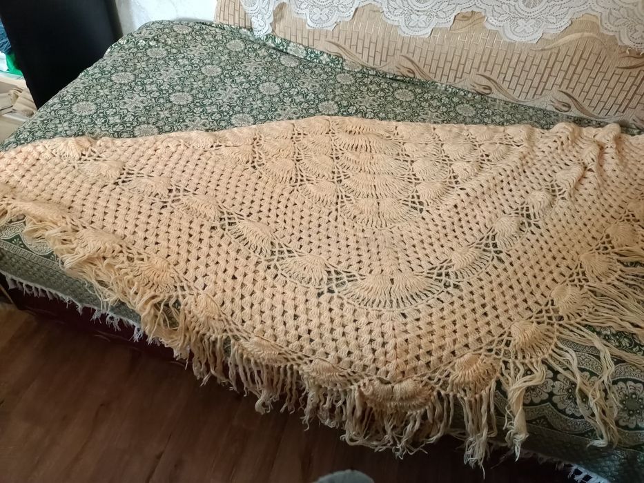 Продается шаль ручная работа