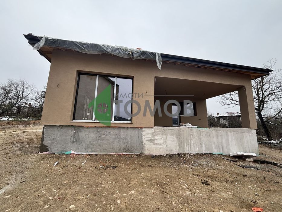 Прекрасна едноетажна къща в село Остра могила