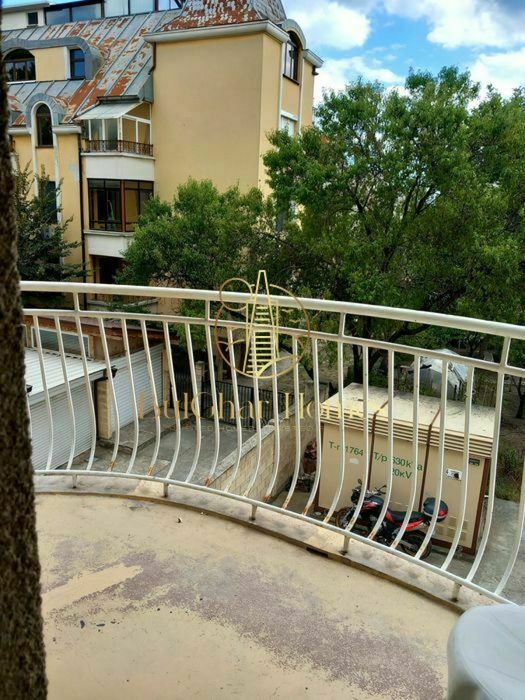 Дава се под наем Тристаен апартамент в Варна, Бриз - 100 кв.м за 561 € - Снимка #8