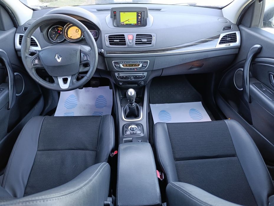 Renault Megane 3 1.9 DCI 131 CP 6 trepte 
Navigație TomTom 
Interior s