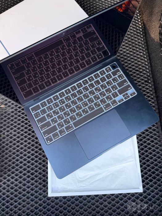 Macbook Air M2 8/256Gb 12 sikl