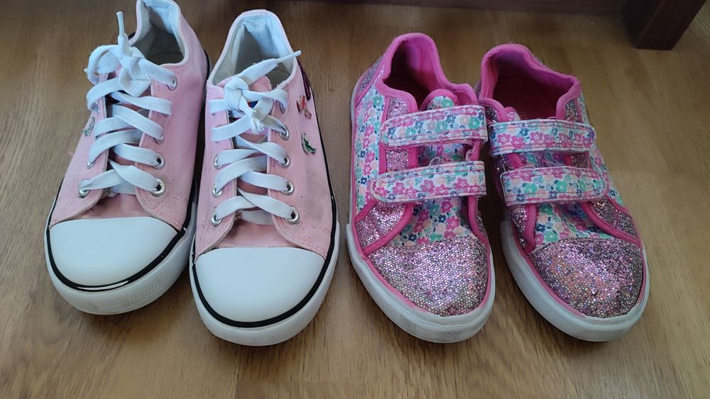 Lot papuci Nr 32 și Nr 33