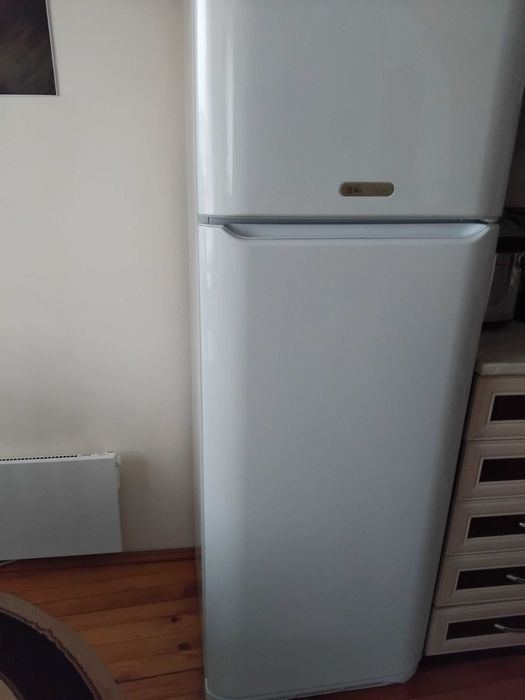 Хладилник с камера Ariston