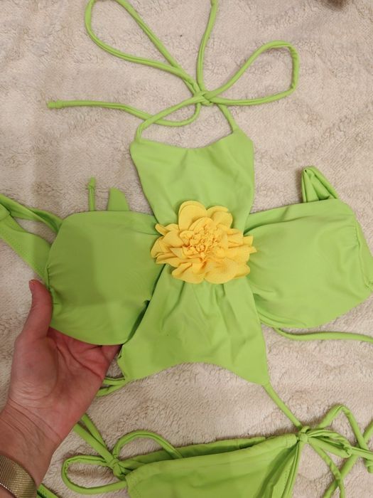 Екстравагантен бански