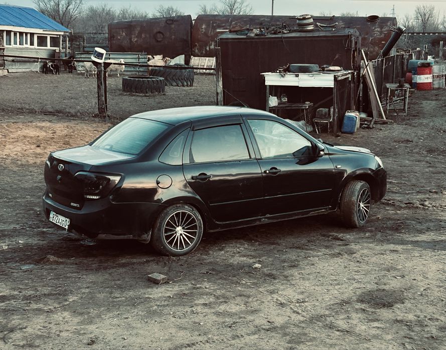Титанка с шинам r15