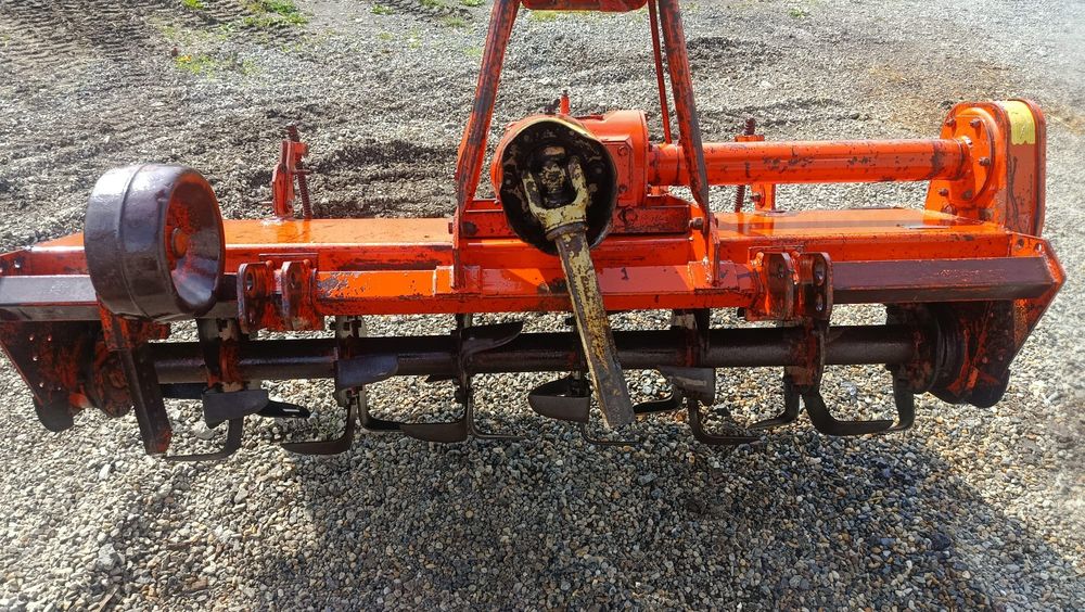 Vând diverse utilaje agricole