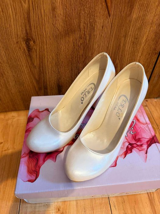 Официални обувки номер 37 - ток 8см