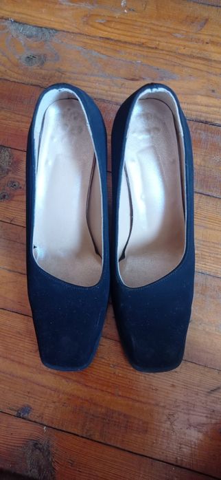 Дамски велурени обувки номер 37