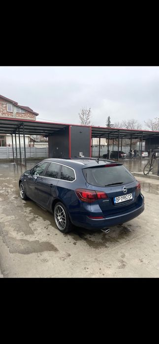 Opel Astra J 1.4T Full