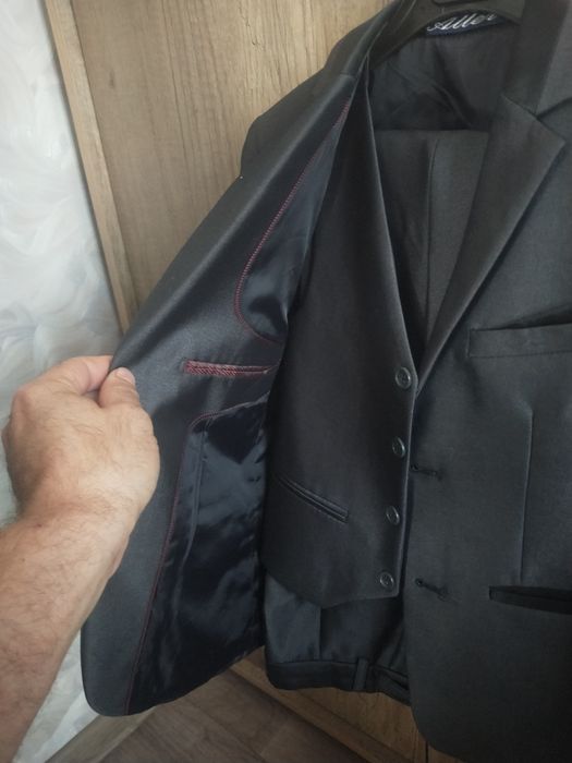 Продам костюм "Тройка"для мальчика
