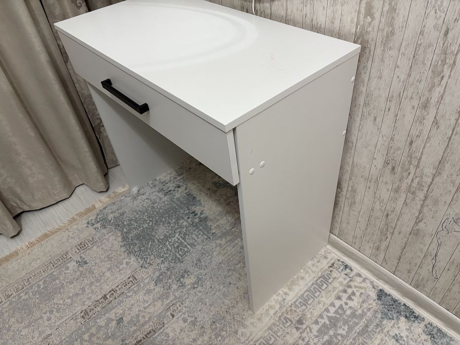 Туалетный столик