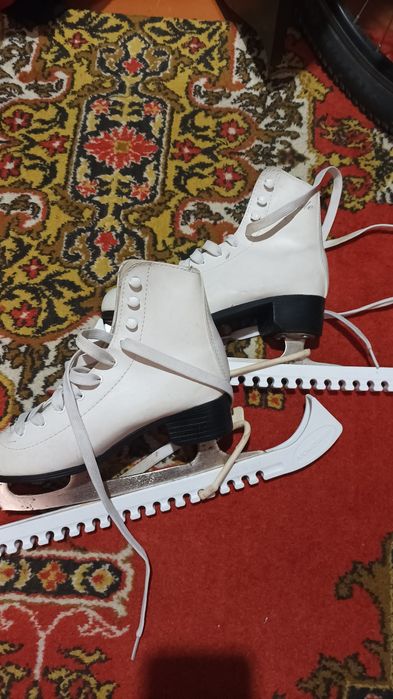 Фигурные коньки.