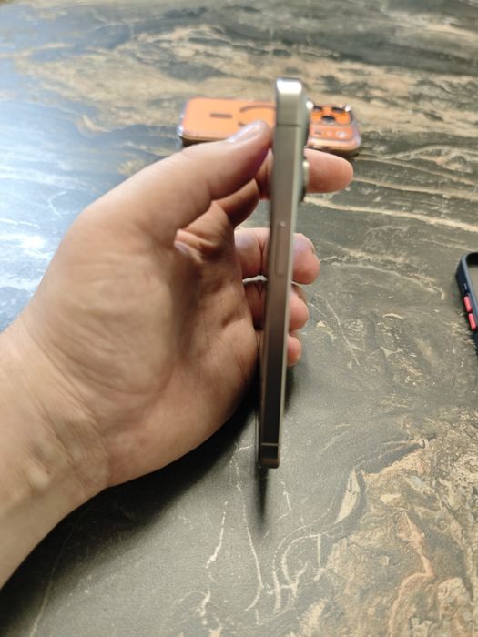 iPhone 15 pro 256 titanium